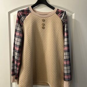 Plaid Sleeve Quilted Pullover
